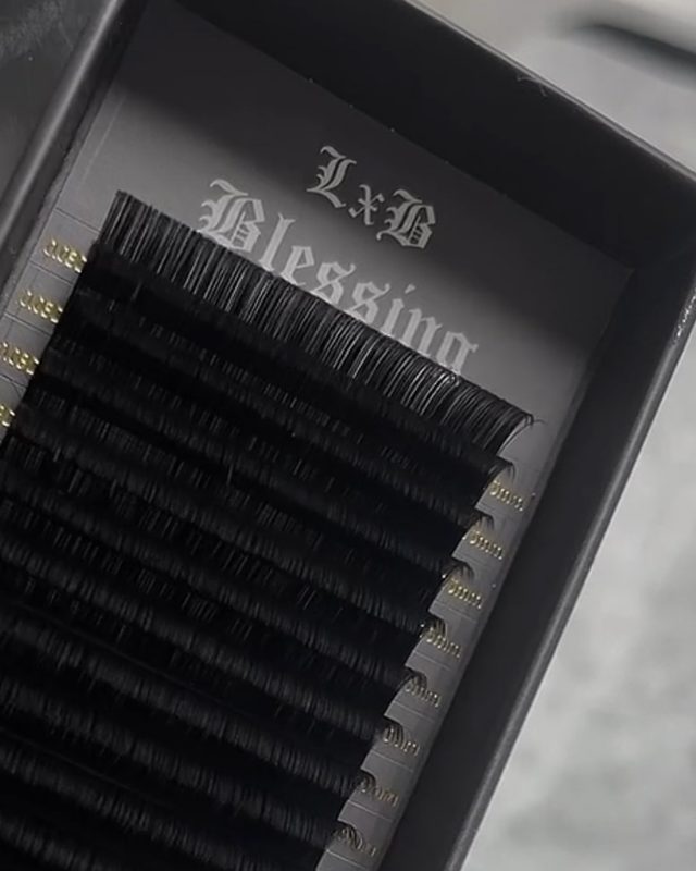 LxB Blessing lash extension tray