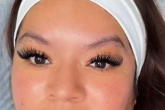 J-curl lash set, front view