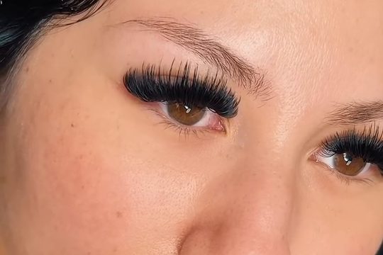 Wispy volume set, close-up