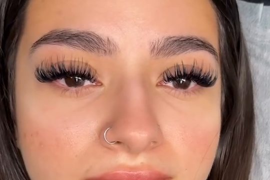 Wispy lash set, eyes open